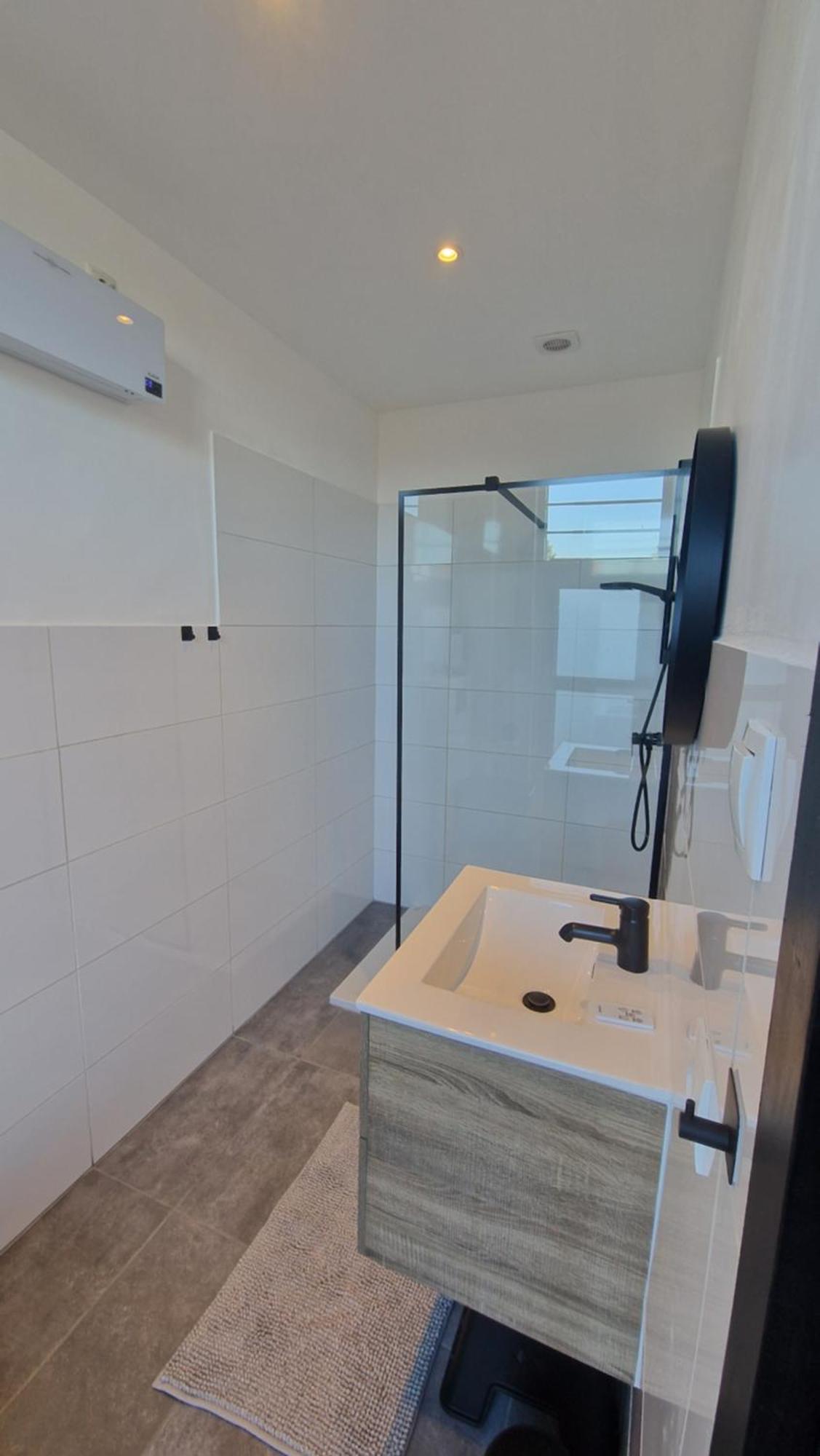 Suite 21 Херлен Екстериор снимка